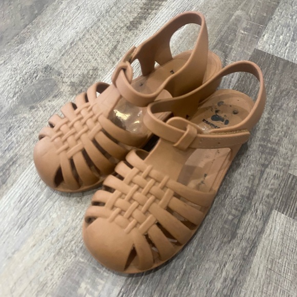 Other - Girl’s Closed Toe Sandals Size 10